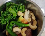 A picture of step 3 of Straw mushroom with gravy.