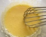 Foto langkah ke 4 dari resep Matcha Marble Chiffon Cake.