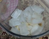 عکس مرحله 2 از دستور اسموتی موز و توت فرنگی