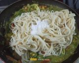 A picture of step 6 of Thai Green Curry Noodles.