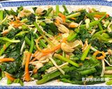 A picture of step 8 of Stir-Fried Spinach and Enoki Mushrooms with Shacha Sauce.