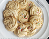 A picture of step 7 of Melting moments cookies.