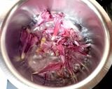 A picture of step 2 of Hibiscus tea.