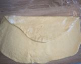 Sajtos pogácsa (nagyon hasonlít a fornettisre) recept fázis 3 fotója