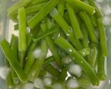Hình bước làm 3 của món Cơm nhà với mực xào ngô bao tử, đùi bò rim tiêu, canh đu đủ thịt băm viên, đậu cove luộc rắc mè