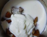 A picture of step 2 of Choco chickoo smoothie.
