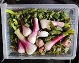 A picture of step 1 of Spring onion and potato.