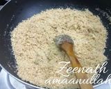 A picture of step 1 of Semolina Coconut Laddus.