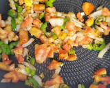 Foto del paso 2 de la receta: Huevos a la mexicana