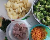 Foto langkah ke 1 dari resep Brokoli Wortel Kentang Keju Panggang.