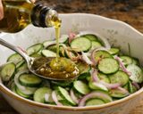 Foto del passaggio 3 della ricetta Insalata di cetrioli e cipolle alla piemontese