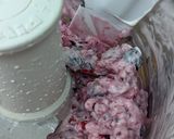 A picture of step 2 of Frozen berry yoghurt.