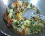 A picture of step 4 of Rosgolla naboratan korma.