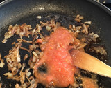 Foto del paso 4 de la receta: Fideuà negra de sepia y gambas