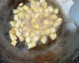 Foto langkah ke 2 dari resep Tumis Kentang Kornet.