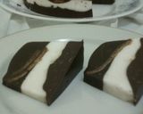 Foto langkah ke 7 dari resep Puding Coklat Lapis Regal.