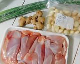 Hình bước làm 1 của món Thịt gà xào hoa tỏi/ngồng tỏi