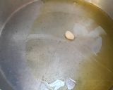 Foto del passaggio 1 della ricetta Calamarata con spada datterino giallo olive capperi e menta