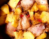 Hình bước làm 3 của món Cá Đuối Kho Dứa Cay