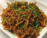 Hình bước làm 2 của món Cá cơm khô rim mặn ngọt