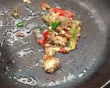 รูปขั้นตอนการทำที่ 4 ของ สับปะรดผัดกะปิใส่ไก่