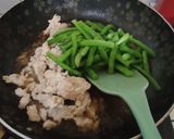 Foto langkah ke 4 dari resep Tumis buncis ayam saos tiram.