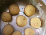 Bola Bola ubi (isi gula aren)