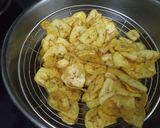 केळ्याचे चिप्स (kedyachi chips recipe in marathi) रेसिपी स्टेप 5 फोटो 