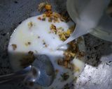 Foto langkah ke 5 dari resep Bitterballen Kentang (isi sisa ayam opor).