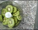 A picture of step 3 of Kiwi lemonade.