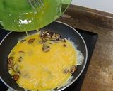 Foto del paso 2 de la receta: Tortilla de boletus y queso