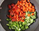 A picture of step 4 of White sauce pasta (veg).