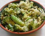 A picture of step 7 of Fried rice topped with green veggies.