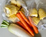 Foto langkah ke 1 dari resep Sup babi lobak jagung manis dan wortel.