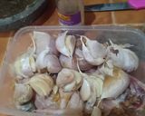 Foto langkah ke 1 dari resep Garlic fried chicken (ayam goreng bawang).