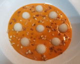 Foto del paso 4 de la receta: Salmorejo con esferas de melón y almendras crocanti