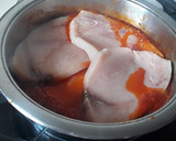 Foto del paso 3 de la receta: Pez espada en salsa de pimientos del piquillo