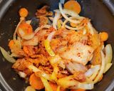 Foto langkah ke 3 dari resep 104. Kimchi Jjigae 김치찌개.