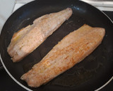 Foto del paso 2 de la receta: Salmón a la plancha con verduras