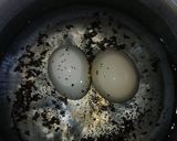 A picture of step 2 of Stained eggs.