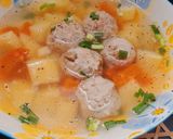 Hình bước làm 2 của món Canh khoai tây cà rốt nấu thịt viên