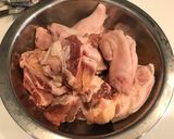 A picture of step 1 of Bún bò giò heo.