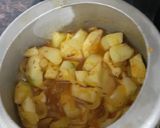 A picture of step 3 of Kakdi ki sabzi.