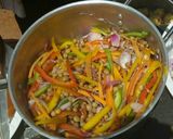 A picture of step 4 of Pigeon pepper salad.