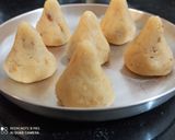 A picture of step 3 of Doodh peda.