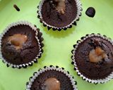 Foto langkah ke 4 dari resep Chocolate Caramel Cupcake.