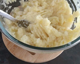 A picture of step 4 of Smashed Parsnips and Potatoes Puree.
