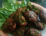 A picture of step 4 of Spinach kababs with spinach chips.