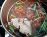 Foto langkah ke 2 dari resep Soup Jamur Ayam.