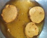 Foto del paso 4 de la receta: Torrejas o arepuelas fritas dulces con canela